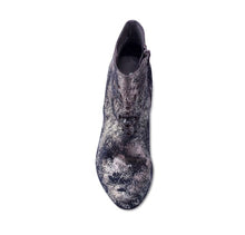 Black,1